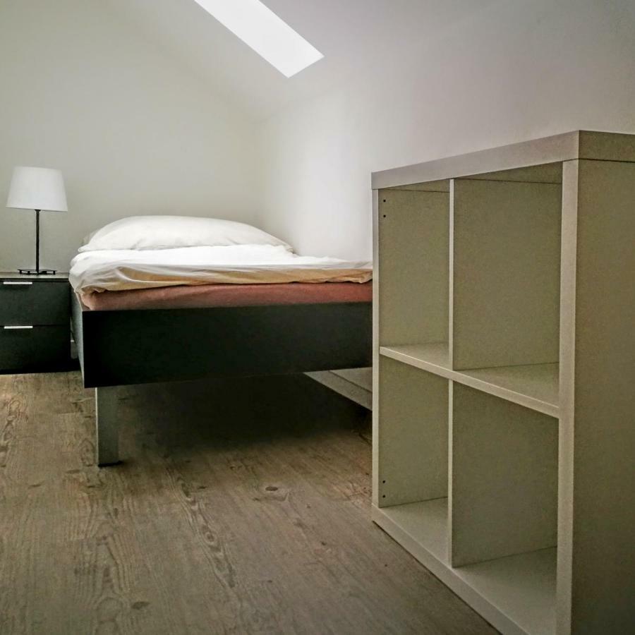 Rooms-Zimmer Neuhausen Am Rheinfall Exteriör bild