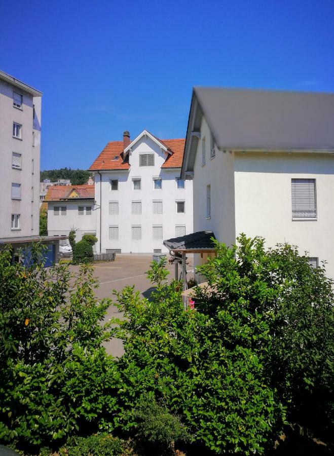 Rooms-Zimmer Neuhausen Am Rheinfall Exteriör bild