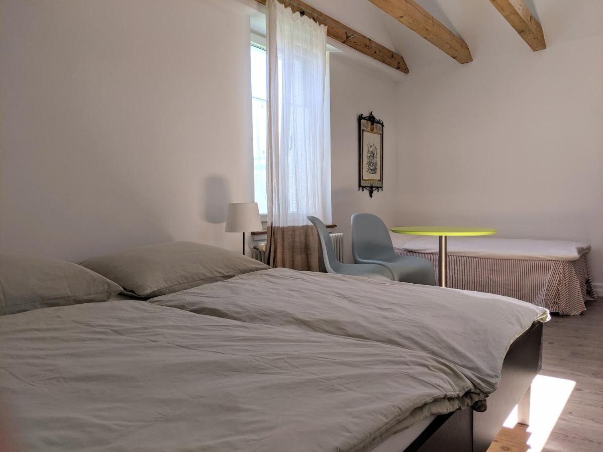 Rooms-Zimmer Neuhausen Am Rheinfall Exteriör bild