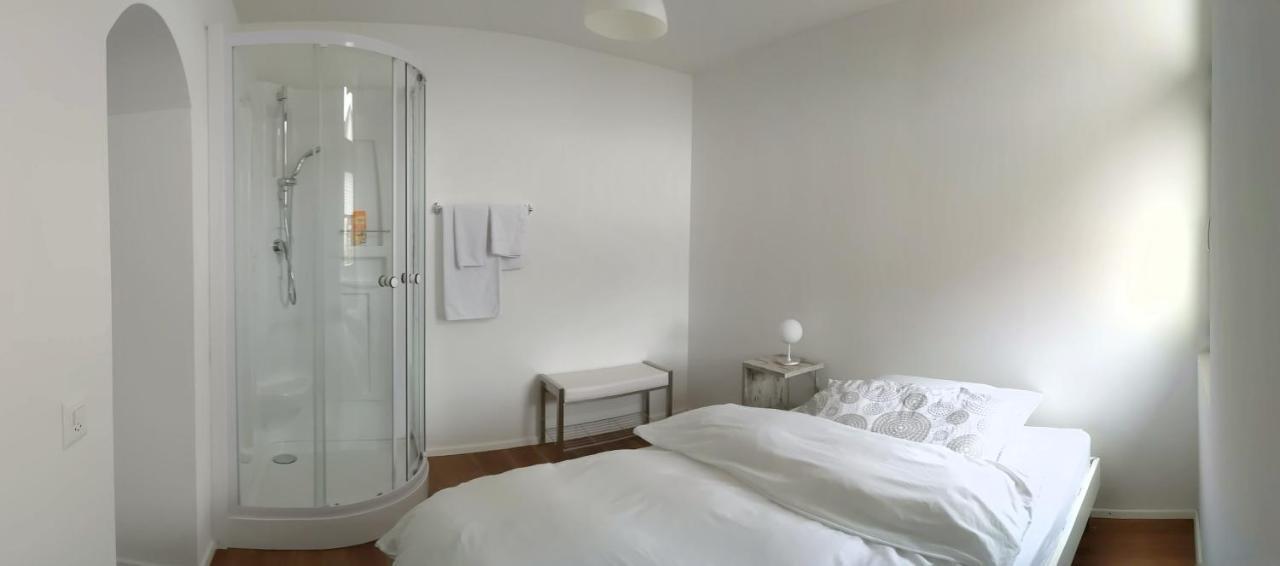 Rooms-Zimmer Neuhausen Am Rheinfall Exteriör bild